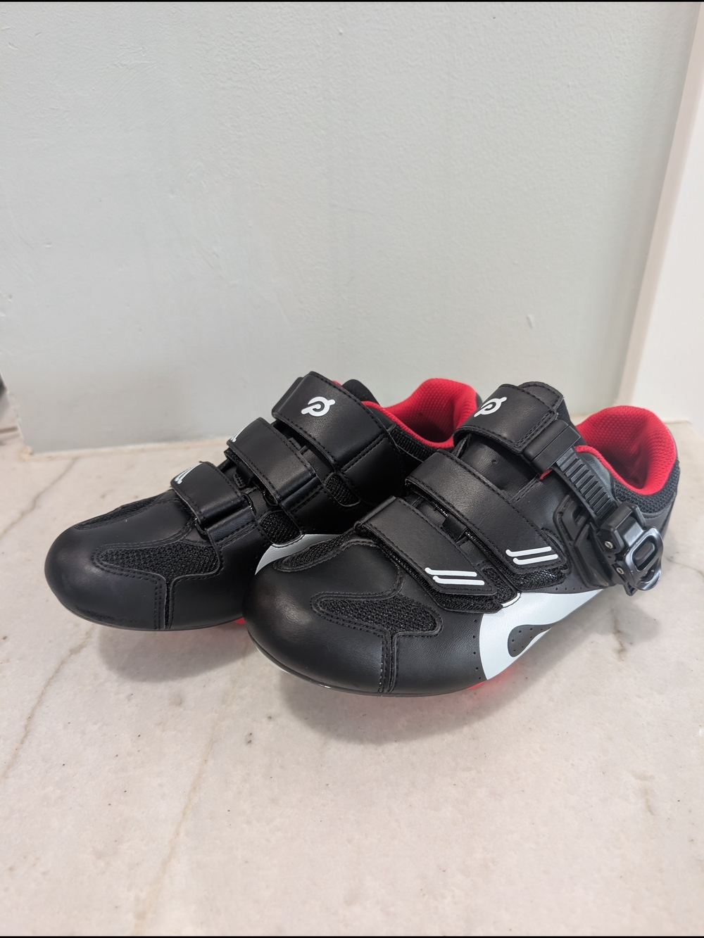 Peloton Black and Red Cycling Shoes with Secure Buckle Women's Size 7 / 38